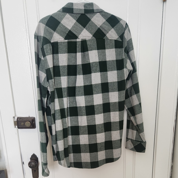 New without tags, women's green and gray plaid shirt. Canadian brand. - Picture 3 of 3
